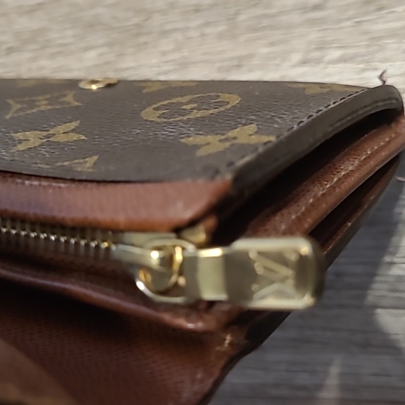 Beautiful authentic louis vuitton wallet - Picture 9 of 13